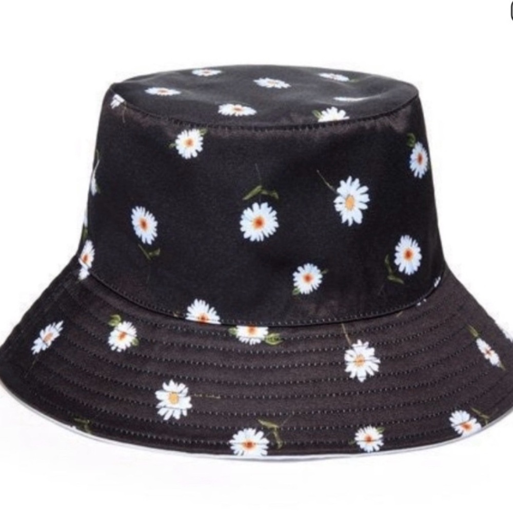 Alice + Olivia Reversible Bucket Hat – Black Daisy / White – NWT - Picture 5 of 5